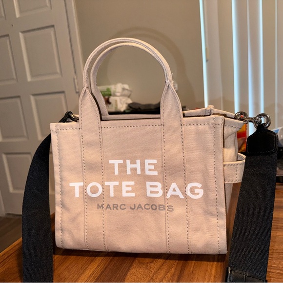 Marc Jacobs Light Tan Tote Bag with Black Strap - Picture 2 of 7